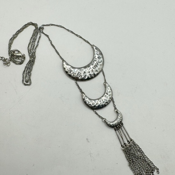 Long tiered hammered silver crescent tassel necklace - Picture 7 of 7